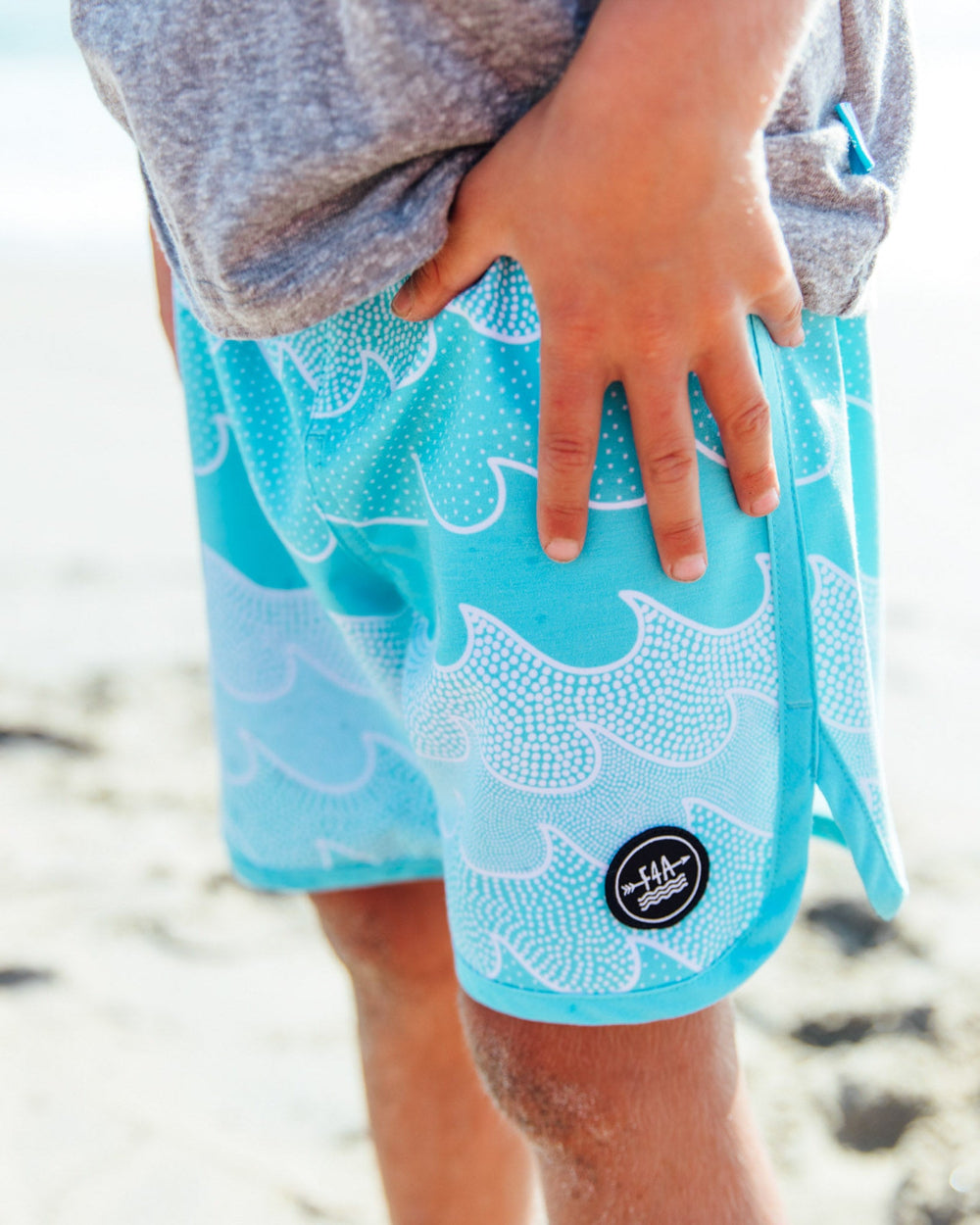 Nautical Charm – Feather 4 Arrow